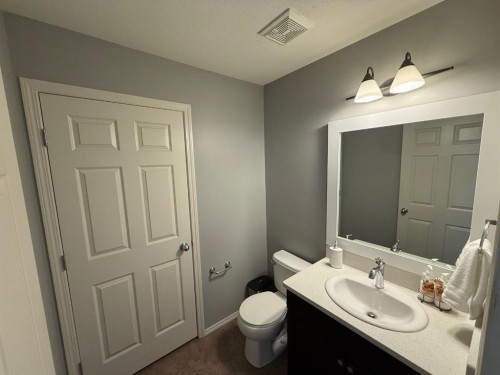 755 Silkstone Close West, Lethbridge, AB - Indoor Photo Showing Bathroom