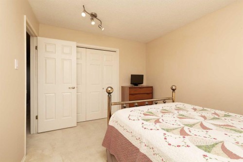 3512 20 Avenue South, Lethbridge, AB - Indoor Photo Showing Bedroom