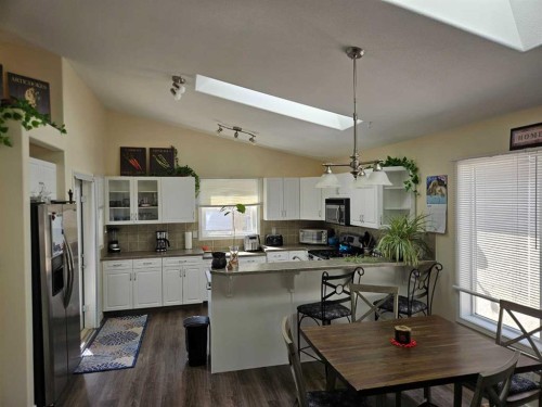 58 Heritage Circle West, Lethbridge, AB - Indoor Photo Showing Other Room