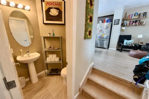 3-1134 Keystone Road West, Lethbridge, AB - Indoor Photo Showing Bathroom
