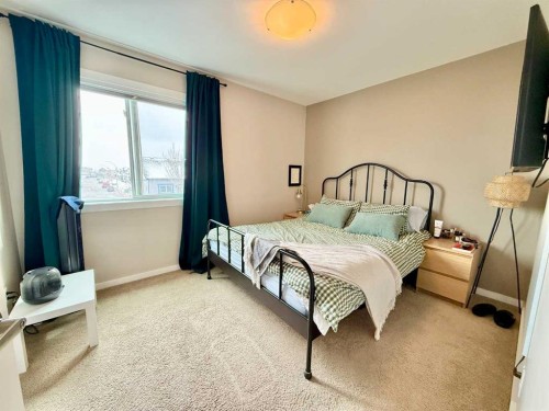 3-1134 Keystone Road West, Lethbridge, AB - Indoor Photo Showing Bedroom