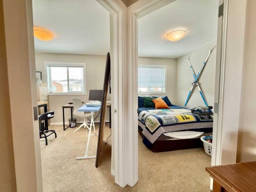 3-1134 Keystone Road West, Lethbridge, AB - Indoor Photo Showing Bedroom
