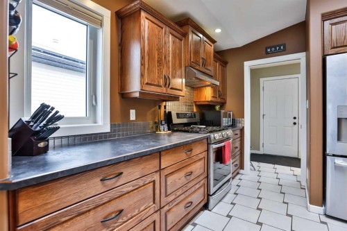 4 Rivermill Landing West, Lethbridge, AB - Indoor Photo Showing Kitchen