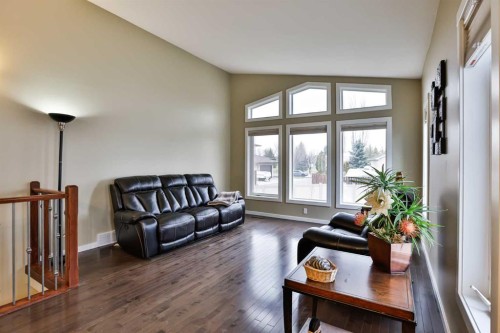 4 Rivermill Landing West, Lethbridge, AB - Indoor Photo Showing Living Room