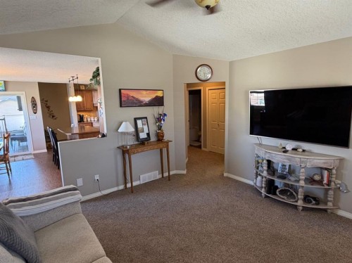 532 Sunridge Crescent West, Lethbridge, AB - Indoor