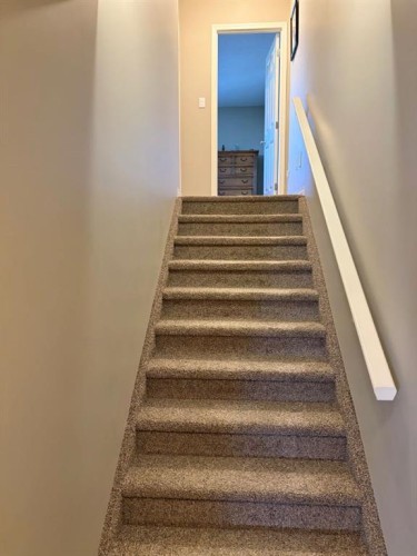 532 Sunridge Crescent West, Lethbridge, AB - Indoor Photo Showing Other Room