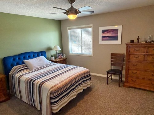 532 Sunridge Crescent West, Lethbridge, AB - Indoor Photo Showing Bedroom