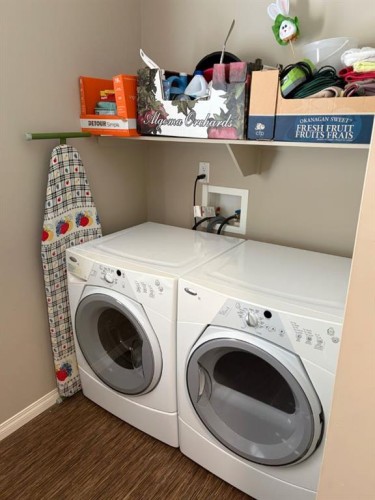 532 Sunridge Crescent West, Lethbridge, AB - Indoor Photo Showing Laundry Room