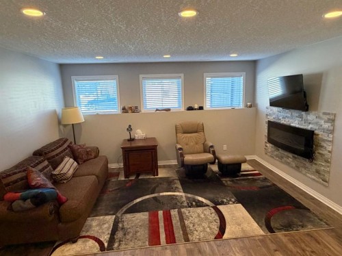 532 Sunridge Crescent West, Lethbridge, AB - Indoor Photo Showing Living Room With Fireplace