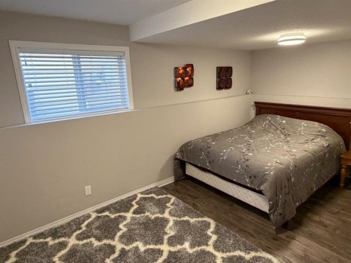 532 Sunridge Crescent West, Lethbridge, AB - Indoor Photo Showing Bedroom