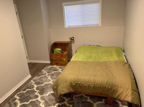 532 Sunridge Crescent West, Lethbridge, AB - Indoor Photo Showing Bedroom