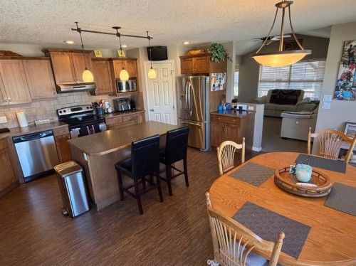 532 Sunridge Crescent West, Lethbridge, AB - Indoor