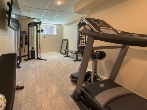534 Canyon Cove West, Lethbridge, AB - Indoor Photo Showing Gym Room