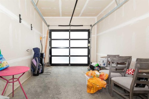 3-67 Aquitania Circle West, Lethbridge, AB - Indoor Photo Showing Garage