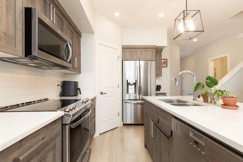 3-67 Aquitania Circle West, Lethbridge, AB - Indoor Photo Showing Kitchen With Double Sink With Upgraded Kitchen