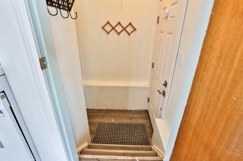 2124 6A Avenue North, Lethbridge, AB - Indoor Photo Showing Other Room