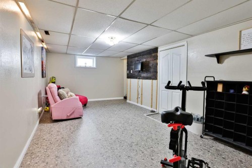 2124 6A Avenue North, Lethbridge, AB - Indoor Photo Showing Other Room