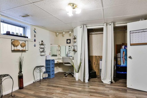 2124 6A Avenue North, Lethbridge, AB - Indoor Photo Showing Other Room