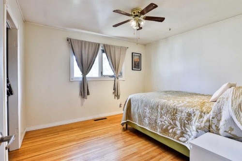 2124 6A Avenue North, Lethbridge, AB - Indoor Photo Showing Bedroom