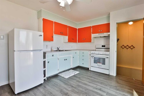 2124 6A Avenue North, Lethbridge, AB - Indoor Photo Showing Kitchen With Double Sink