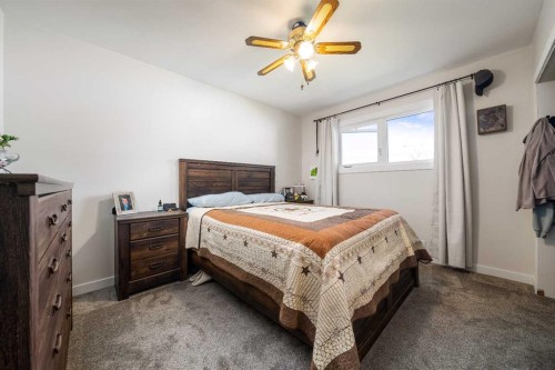 4821 56 Avenue, Taber, AB - Indoor Photo Showing Bedroom