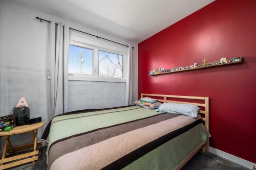 4821 56 Avenue, Taber, AB - Indoor Photo Showing Bedroom