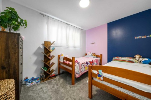 4821 56 Avenue, Taber, AB - Indoor Photo Showing Bedroom