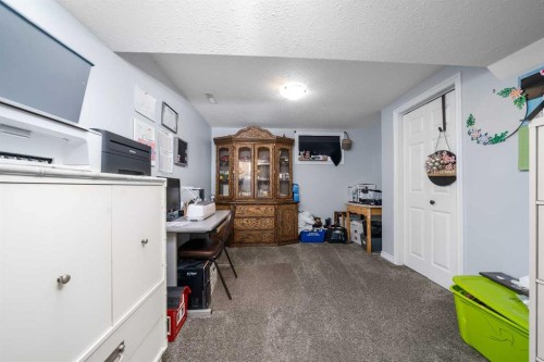 4821 56 Avenue, Taber, AB - Indoor Photo Showing Other Room