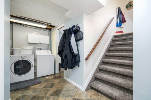 4821 56 Avenue, Taber, AB - Indoor Photo Showing Laundry Room