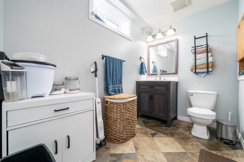 4821 56 Avenue, Taber, AB - Indoor Photo Showing Bathroom
