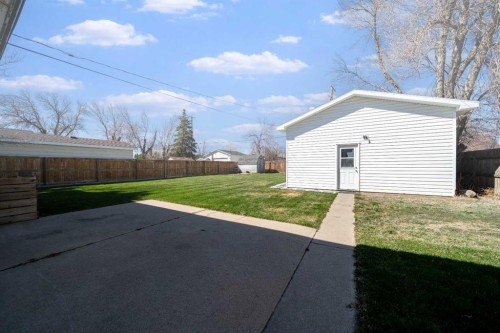 4821 56 Avenue, Taber, AB - Outdoor