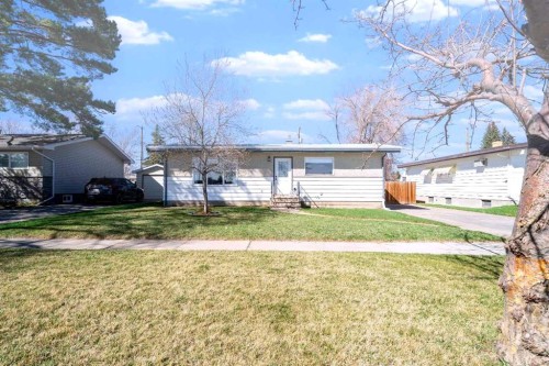 4821 56 Avenue, Taber, AB - Outdoor