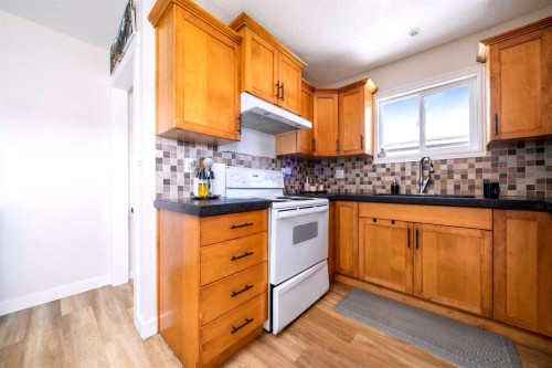 4821 56 Avenue, Taber, AB - Indoor Photo Showing Kitchen With Double Sink