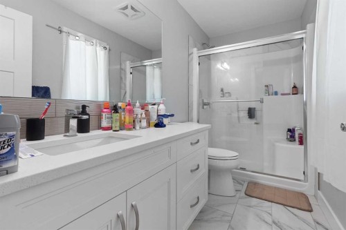 2 Miners Road West, Lethbridge, AB - Indoor Photo Showing Bathroom