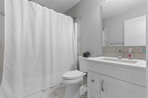 2 Miners Road West, Lethbridge, AB - Indoor Photo Showing Bathroom