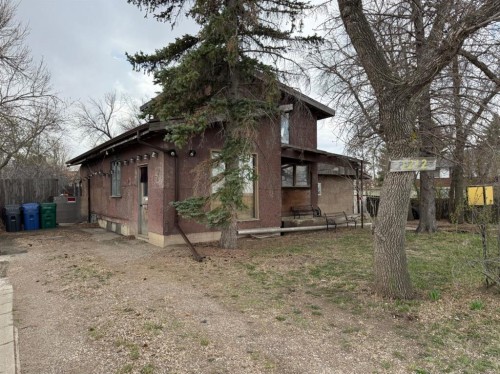 1212 44 Avenue North, Lethbridge, AB 