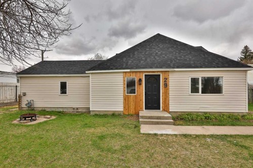 29 W 1 Avenue NORTH Magrath, AB T0K 1J0