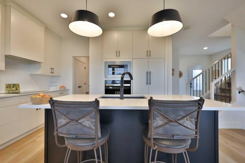 42 Blackwolf Pass North, Lethbridge, AB - Indoor Photo Showing Kitchen With Upgraded Kitchen