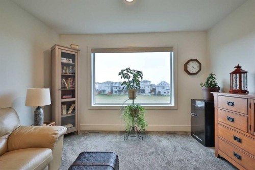 42 Blackwolf Pass North, Lethbridge, AB - Indoor Photo Showing Living Room