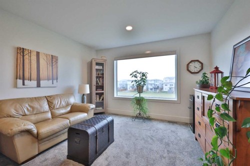 42 Blackwolf Pass North, Lethbridge, AB - Indoor Photo Showing Living Room