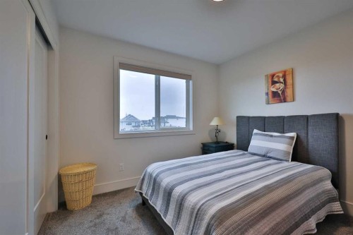 42 Blackwolf Pass North, Lethbridge, AB - Indoor Photo Showing Bedroom