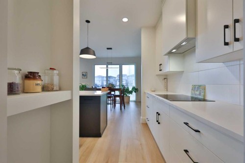42 Blackwolf Pass North, Lethbridge, AB - Indoor Photo Showing Kitchen