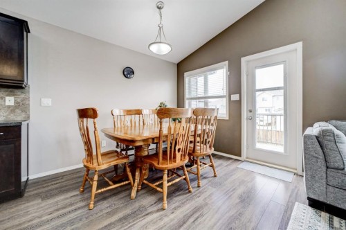 821 Silkstone Close West, Lethbridge, AB - Indoor Photo Showing Dining Room