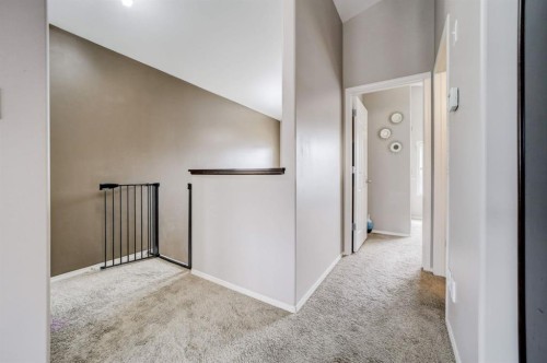 821 Silkstone Close West, Lethbridge, AB - Indoor Photo Showing Other Room