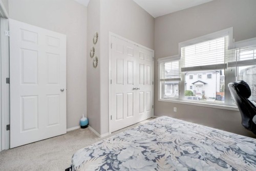 821 Silkstone Close West, Lethbridge, AB - Indoor Photo Showing Bedroom
