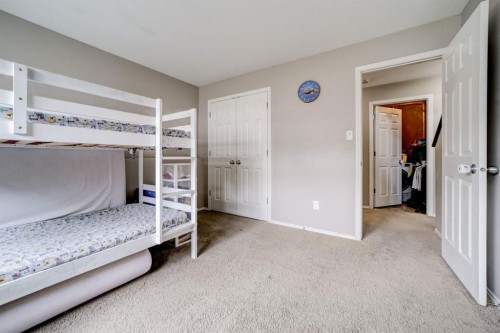 821 Silkstone Close West, Lethbridge, AB - Indoor Photo Showing Bedroom
