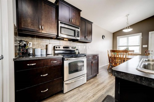 821 Silkstone Close West, Lethbridge, AB - Indoor Photo Showing Kitchen With Double Sink