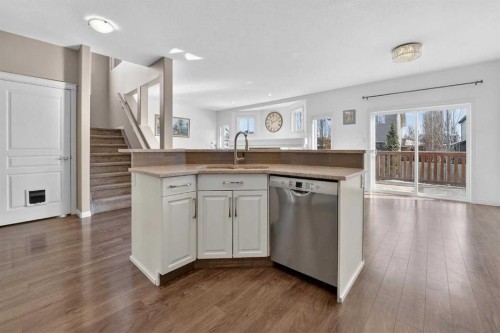 678 Twinriver Crescent West, Lethbridge, AB - Indoor Photo Showing Kitchen