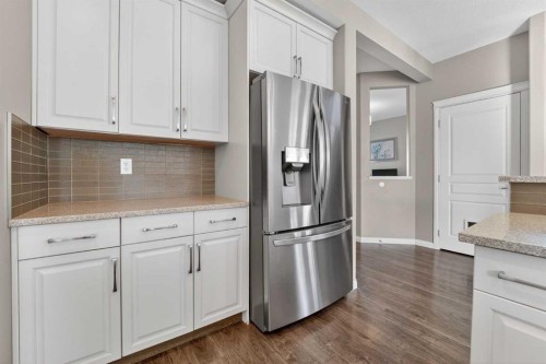 678 Twinriver Crescent West, Lethbridge, AB - Indoor Photo Showing Kitchen