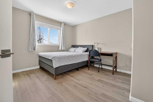 678 Twinriver Crescent West, Lethbridge, AB - Indoor Photo Showing Bedroom